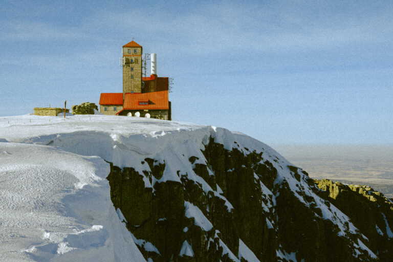 Śnieżne Kotły zimą – trasa przez Szrenicę i Halę Szrenicką (pełny opis szlaku)