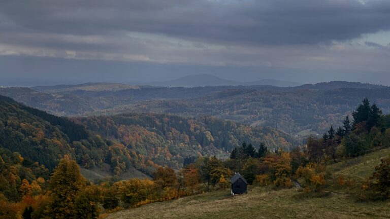 Jak wejść na Waligórę? Intensywny szlak oraz praktyczne wskazówki