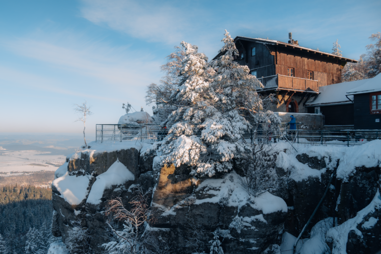 Zimowe wejście na Szczeliniec Wielki bez tłumów – trasa, która pozytywnie zaskakuje